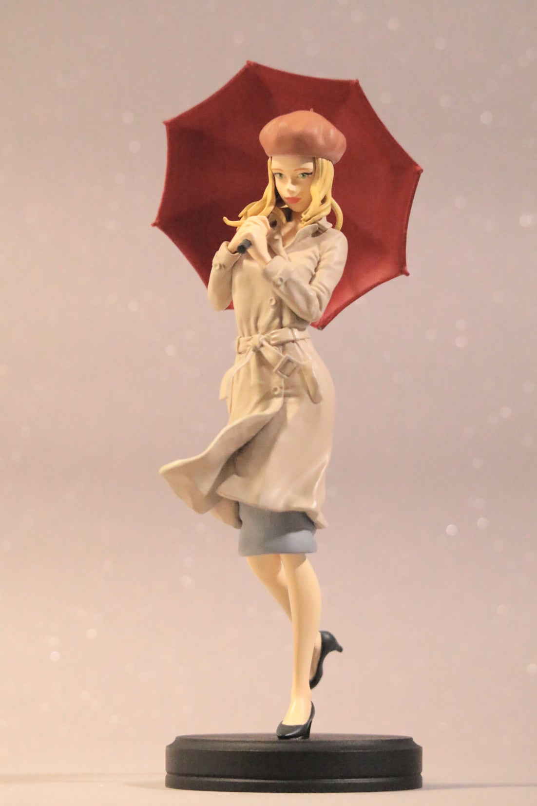 Femme au parapluie rouge